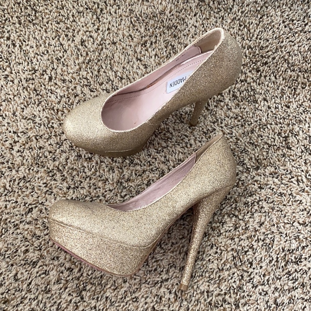 STEVE MADDEN platform pumps size 6